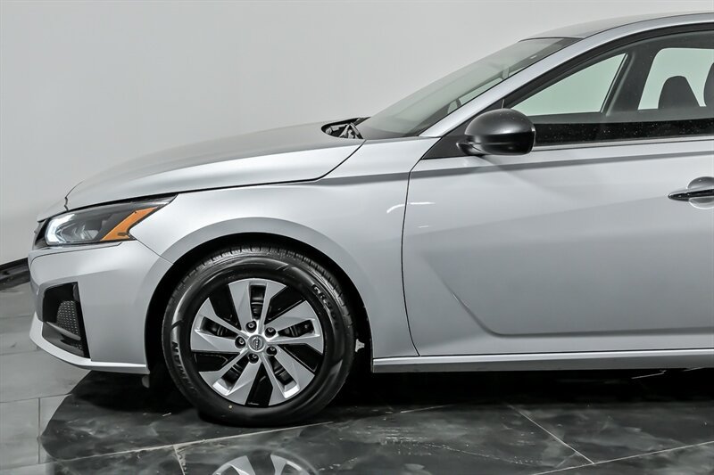 Used 2024 Nissan Altima 2.5 S FWD image 6