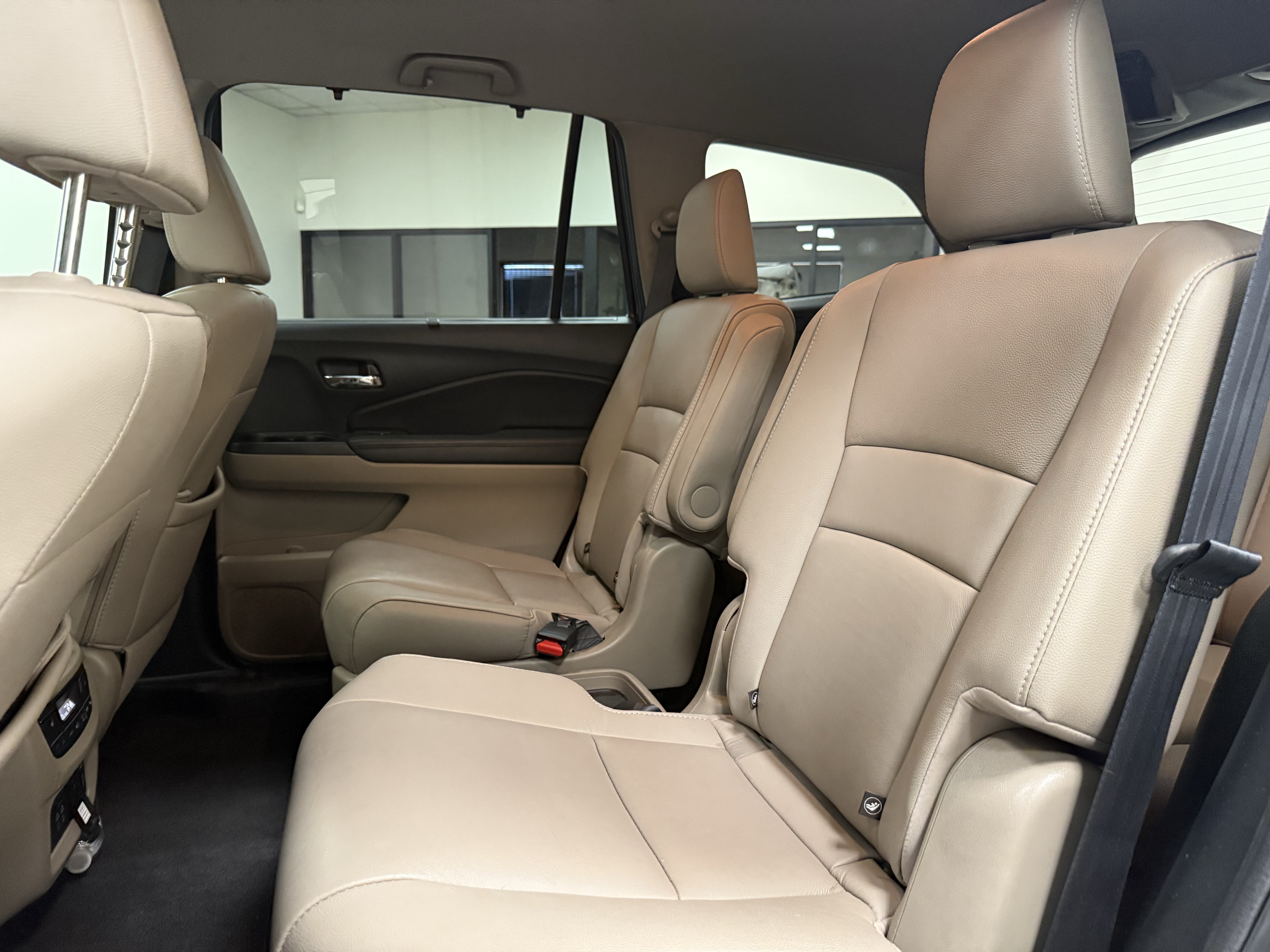 Used 2022 Honda Pilot Touring image 16