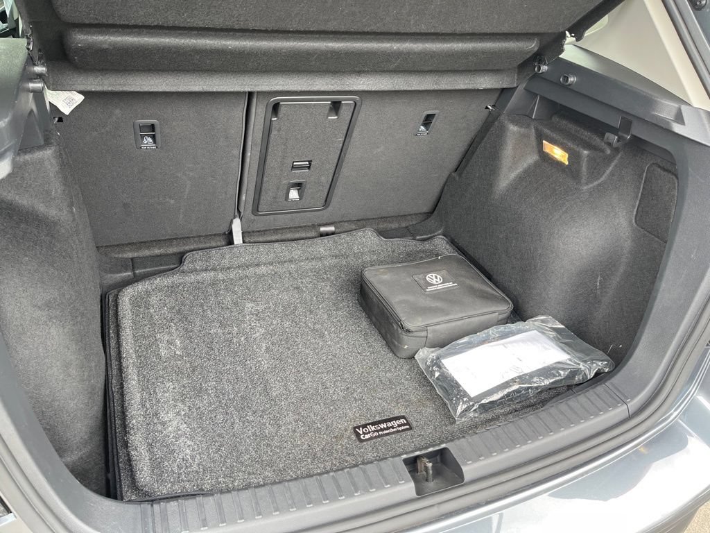 Used 2023 Volkswagen Taos SE w/ Panoramic Sunroof Package FWD image 23