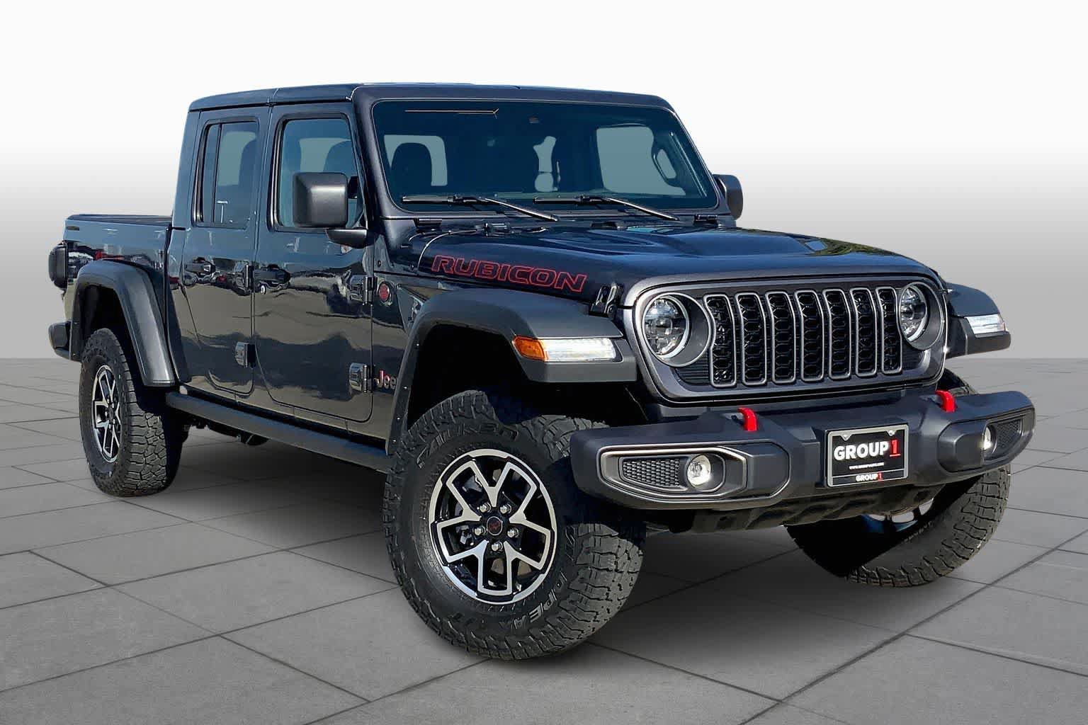 Used 2025 Jeep Gladiator Rubicon w/ Convenience Group AWD/4WD image 3