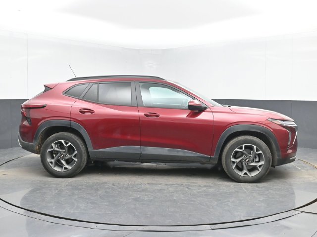 Used 2024 Chevrolet Trax LT w/ Driver Confidence Package FWD image 11