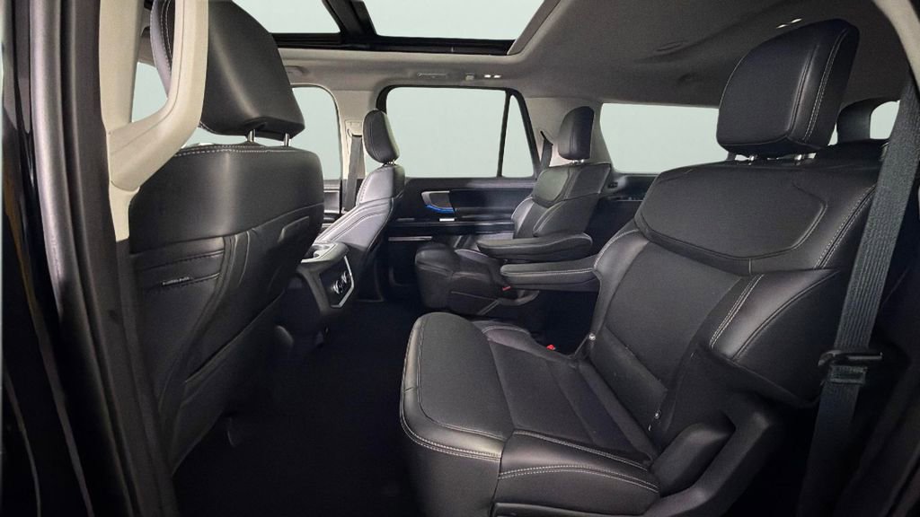 Used 2025 Ford Expedition Max Platinum AWD/4WD image 29