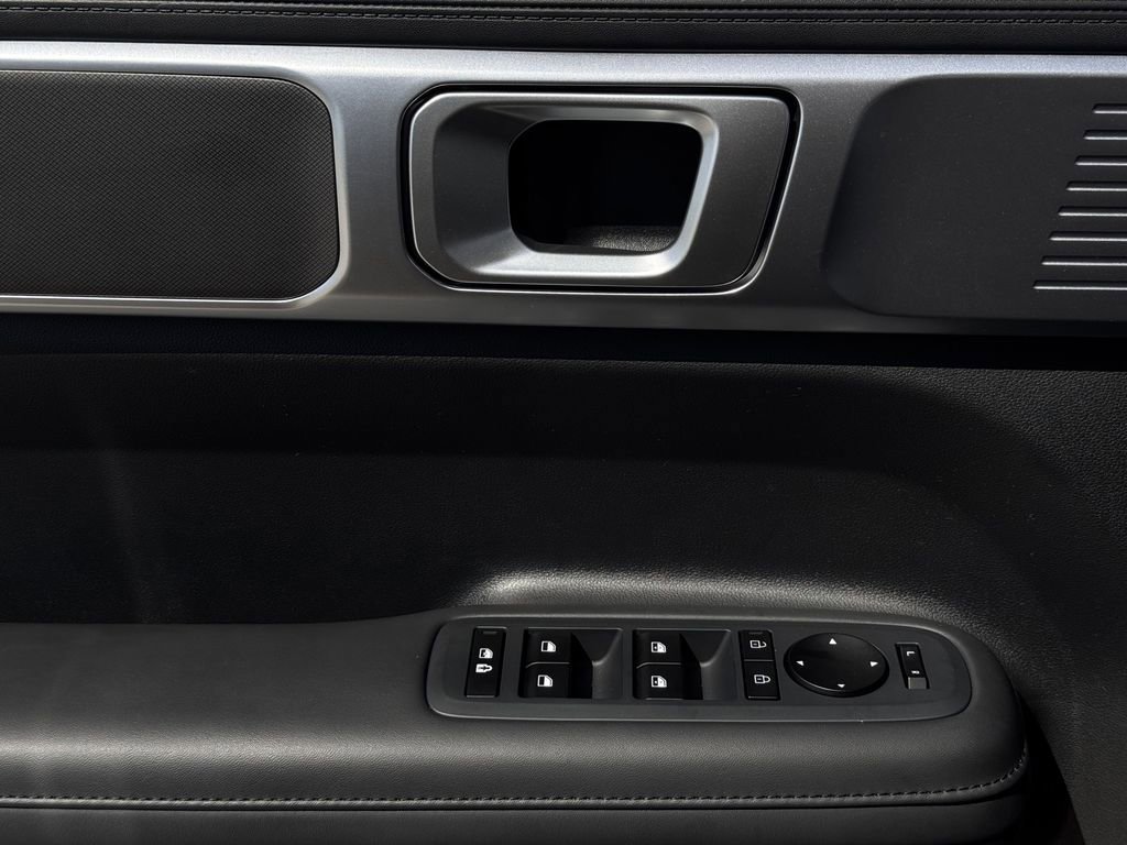 Used 2025 Hyundai Santa Fe SEL FWD image 22