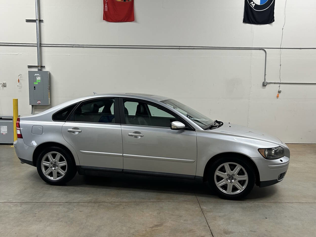 Used 2005 Volvo S40 T5 image 1
