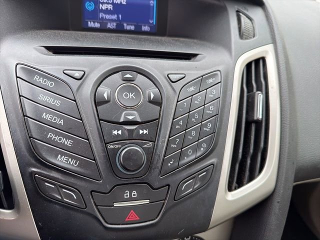 Used 2014 Ford Focus SE w/ SE Winter Package FWD image 14