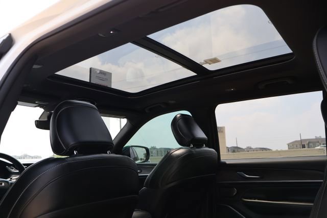 Used 2023 Jeep Grand Cherokee L Overland AWD/4WD image 12