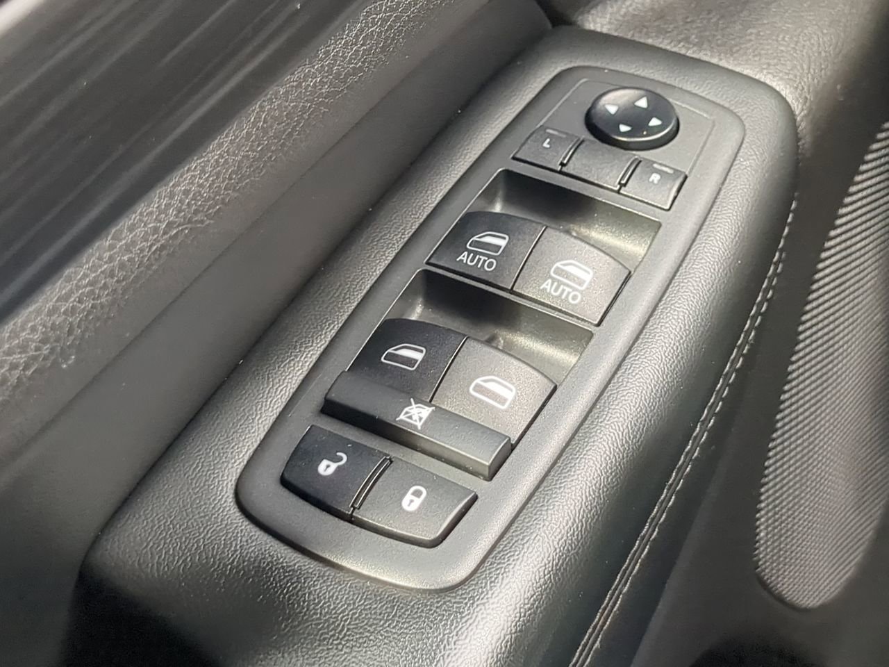 Used 2019 Jeep Grand Cherokee Laredo w/ Laredo X Package image 22