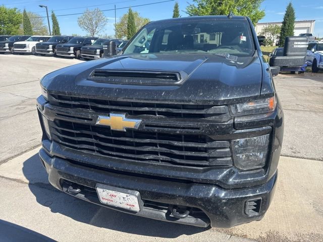 Used 2024 Chevrolet Silverado 2500 Custom w/ Custom Value Package image 2