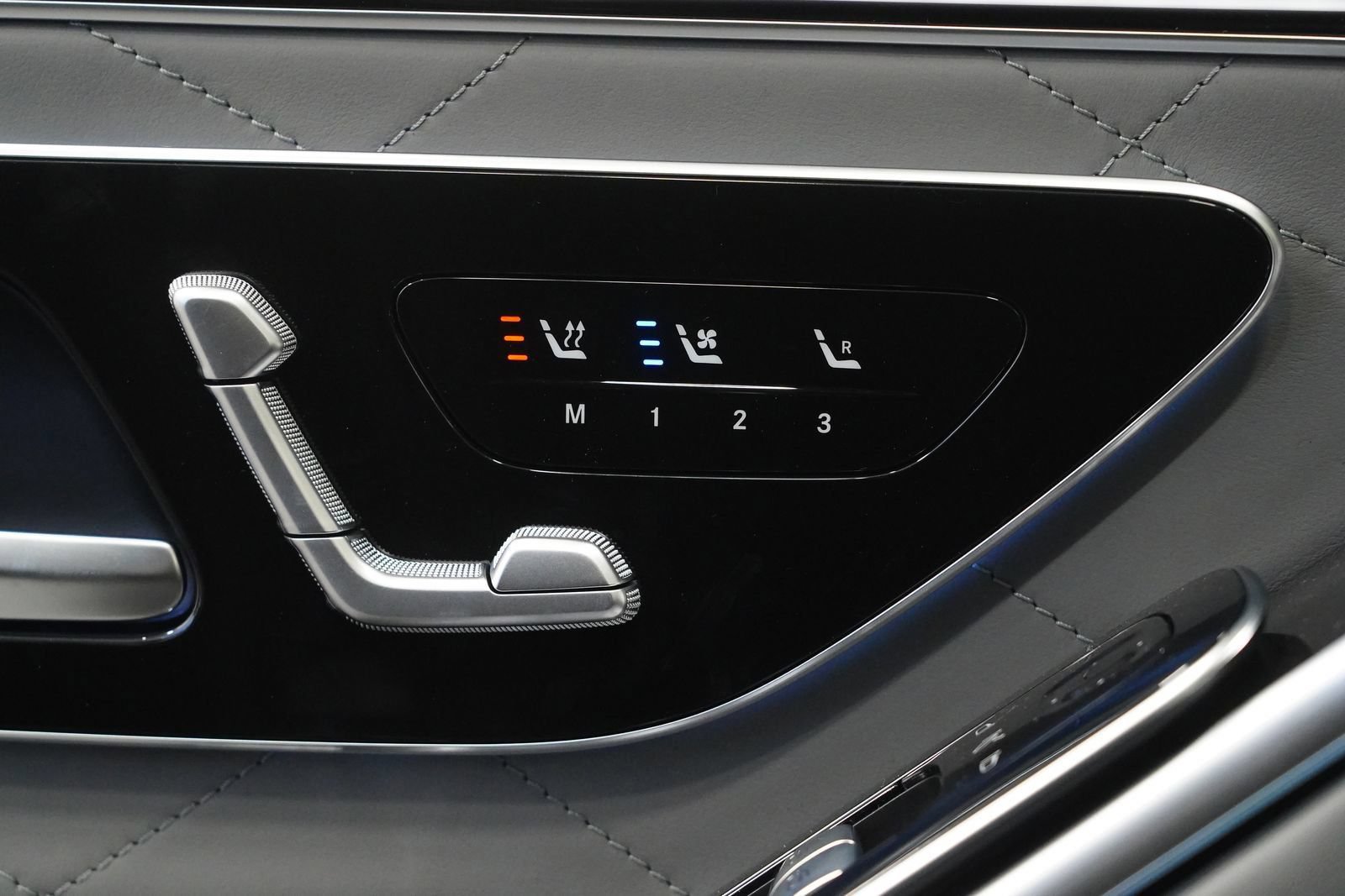New 2026 Mercedes-Benz S 580 4MATIC Sedan image 31