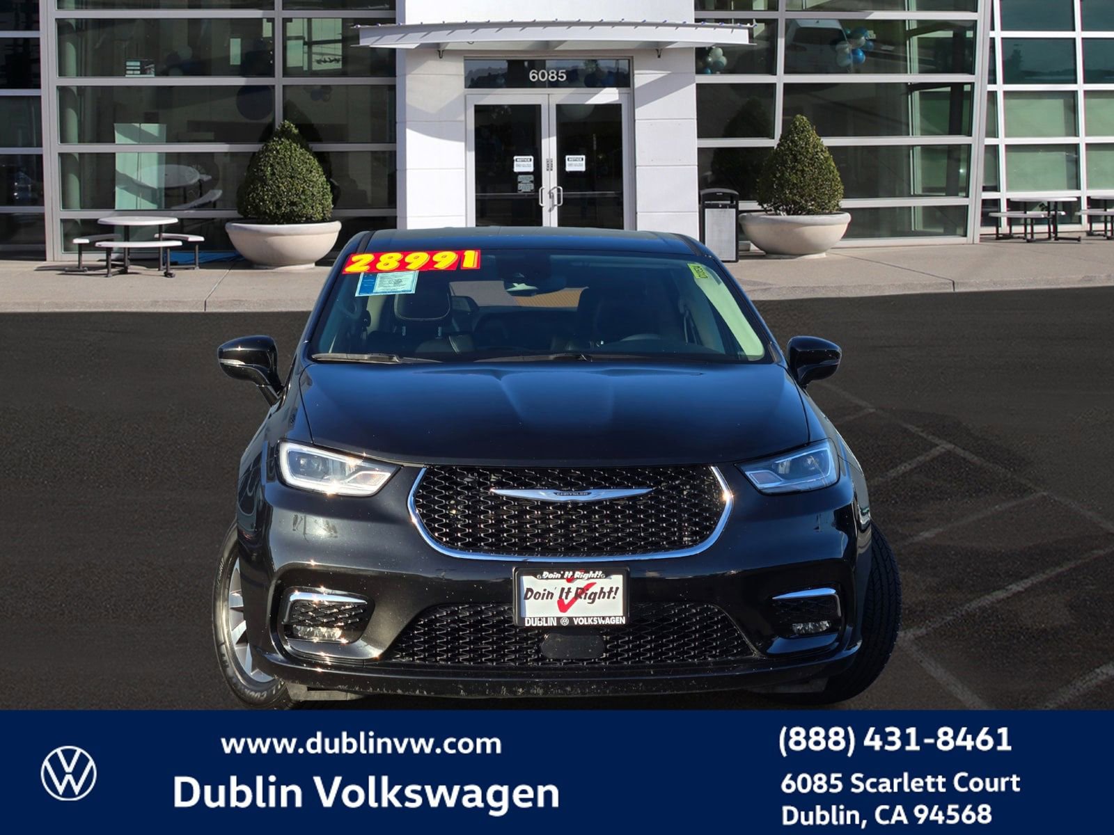 Used 2024 Chrysler Pacifica Select image 2