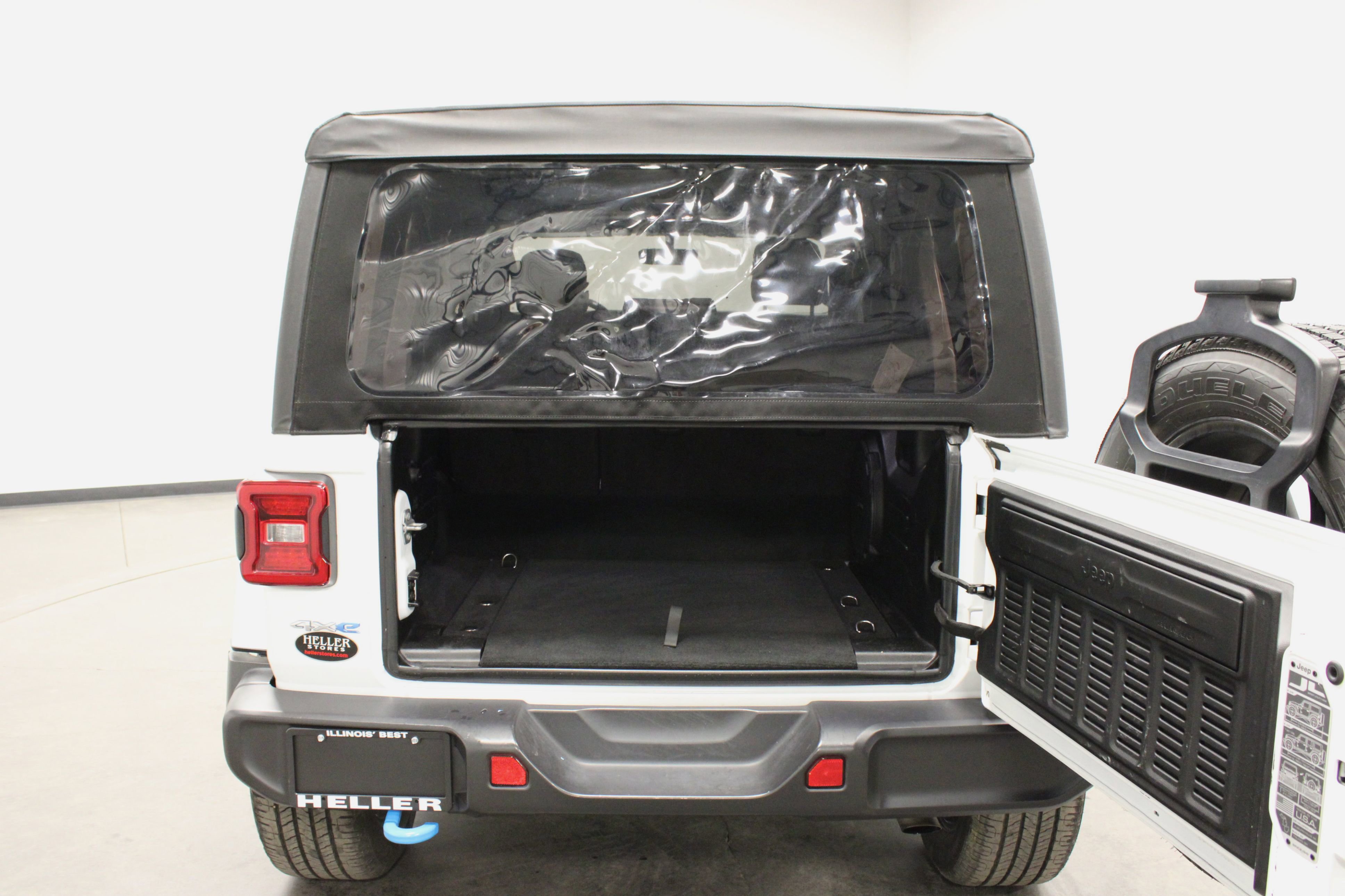 Used 2023 Jeep Wrangler Sahara image 13