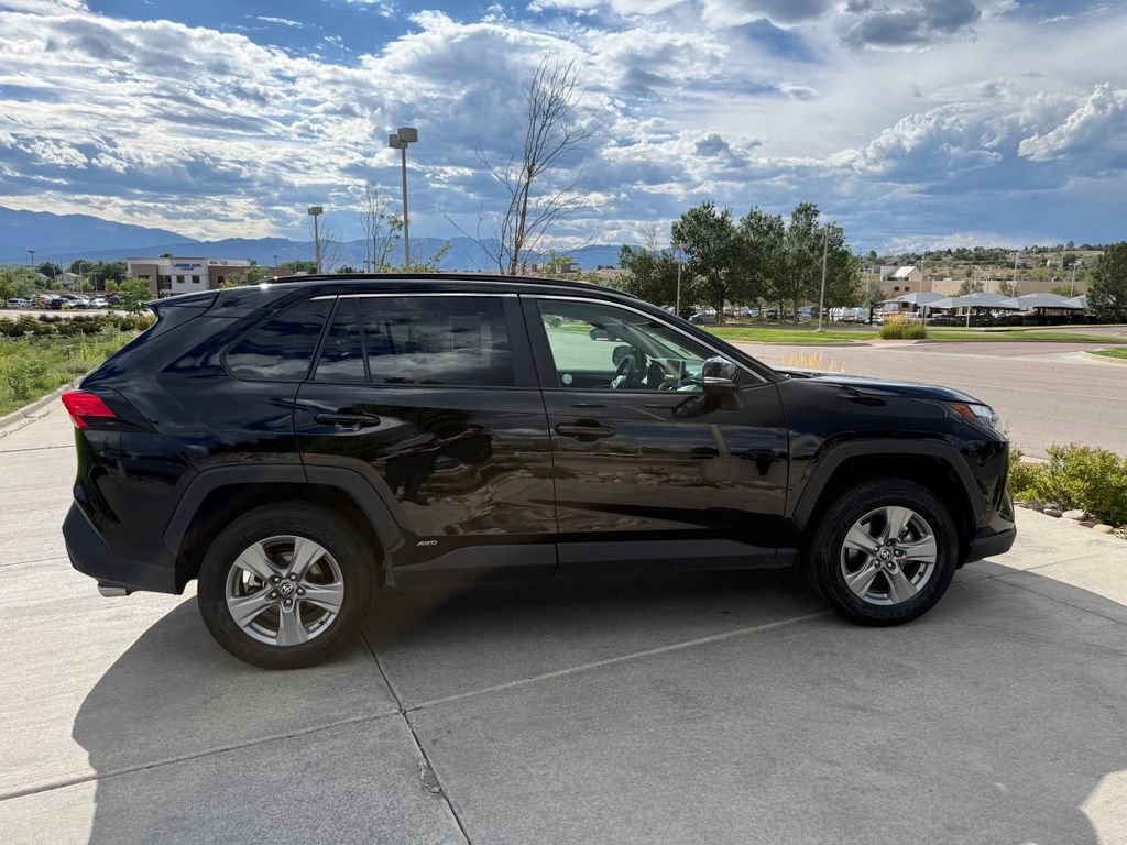 Used 2025 Toyota RAV4 XLE AWD/4WD image 9