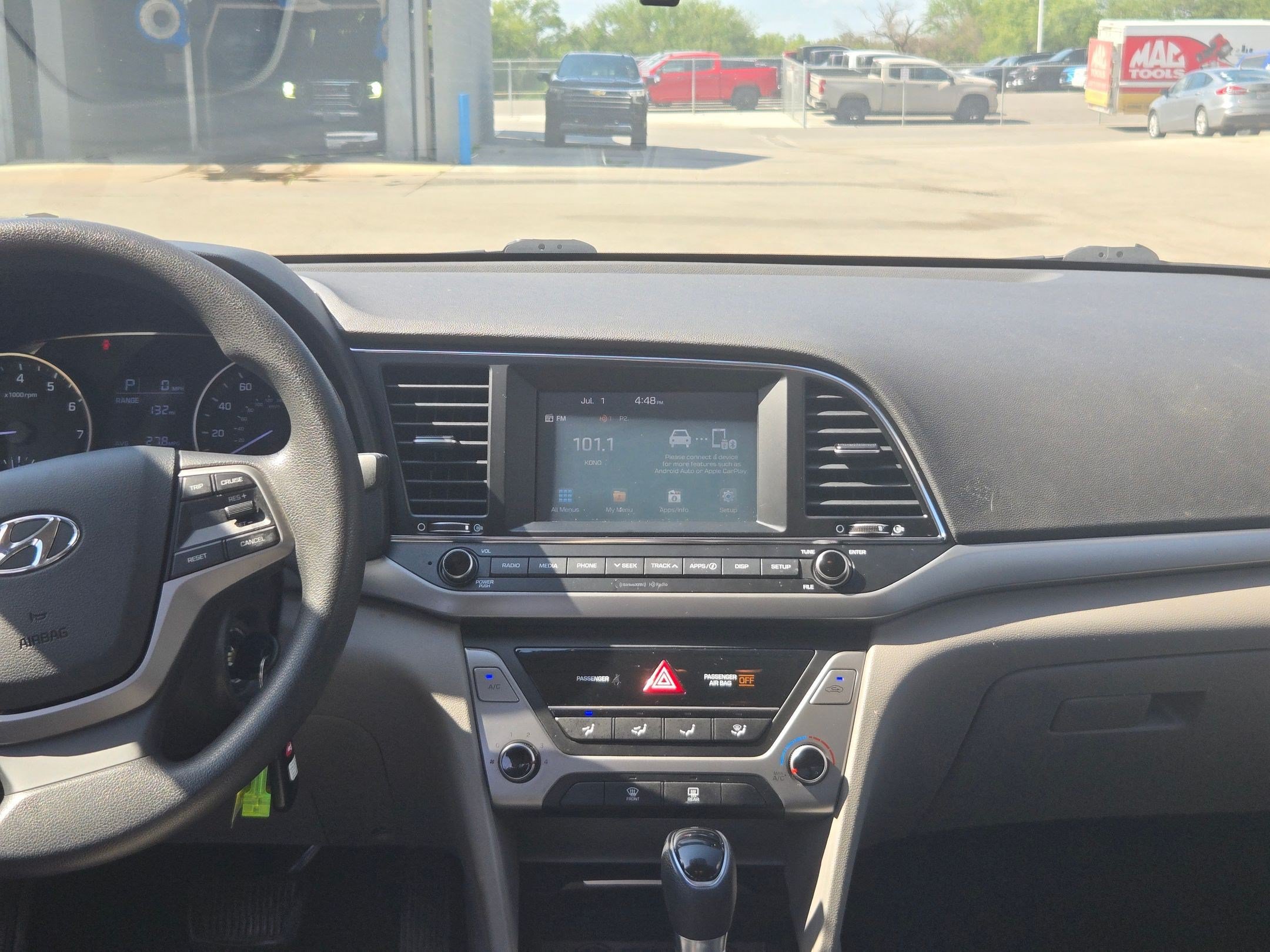 Used 2018 Hyundai Elantra SE w/ SE Connectivity Package 04 FWD image 16