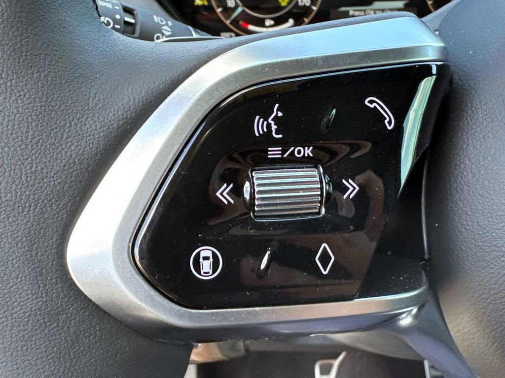 New 2024 Jaguar E-PACE R-Dynamic SE image 28