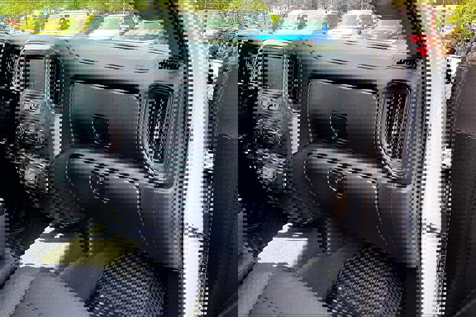 Used 2025 Chevrolet Silverado 2500 Custom w/ Custom Value Package image 17