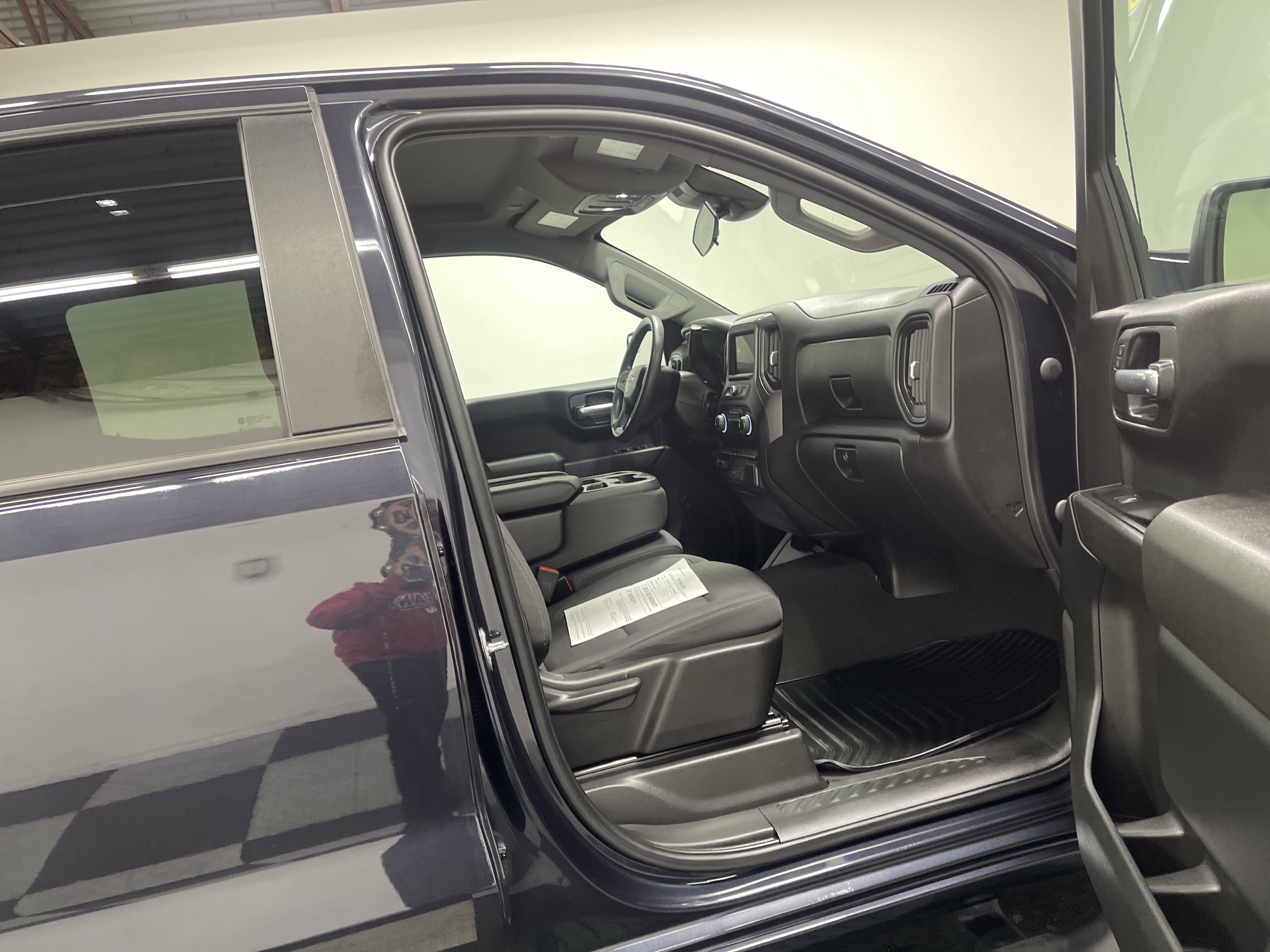 Used 2023 Chevrolet Silverado 1500 Custom w/ 2.7L Blackout Package image 25