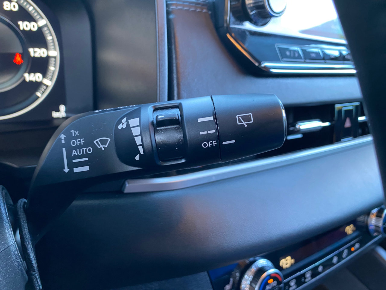 Used 2024 Mitsubishi Outlander SE Black Edition image 71