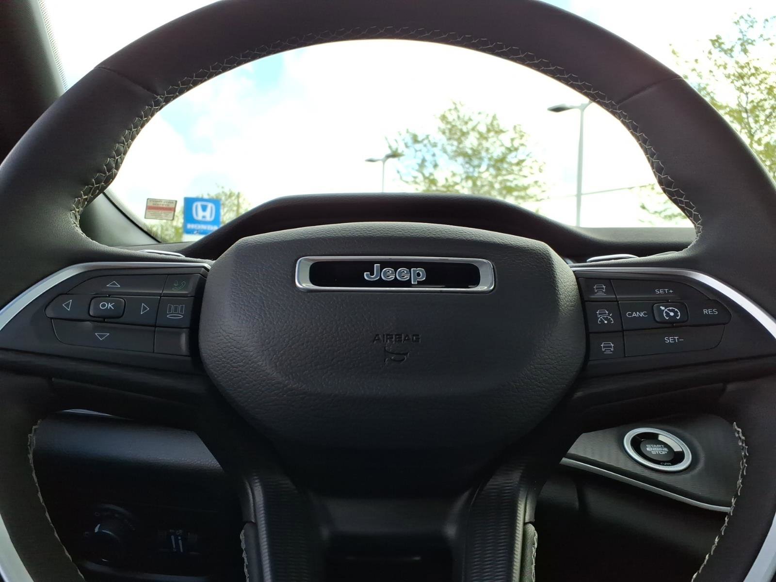 Used 2023 Jeep Grand Cherokee L Laredo AWD/4WD image 30