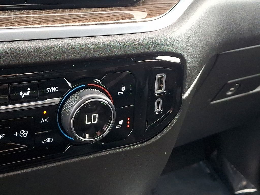 Used 2023 Chevrolet Silverado 1500 LT image 24