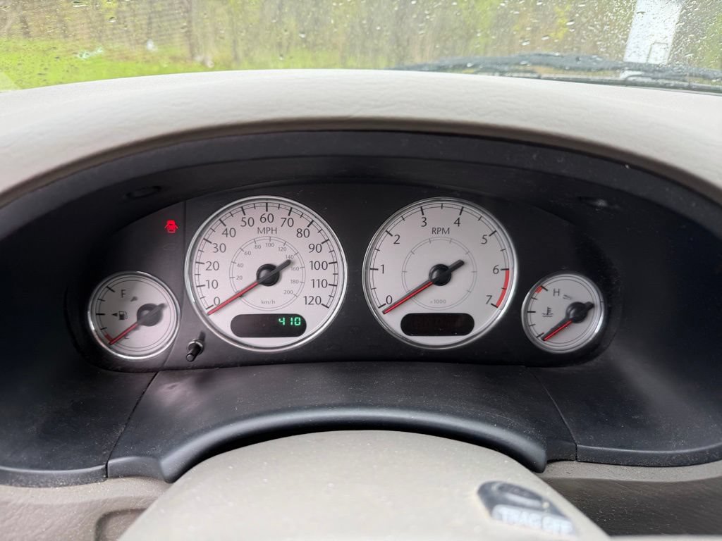 Used 2007 Chrysler Town & Country Limited FWD image 8