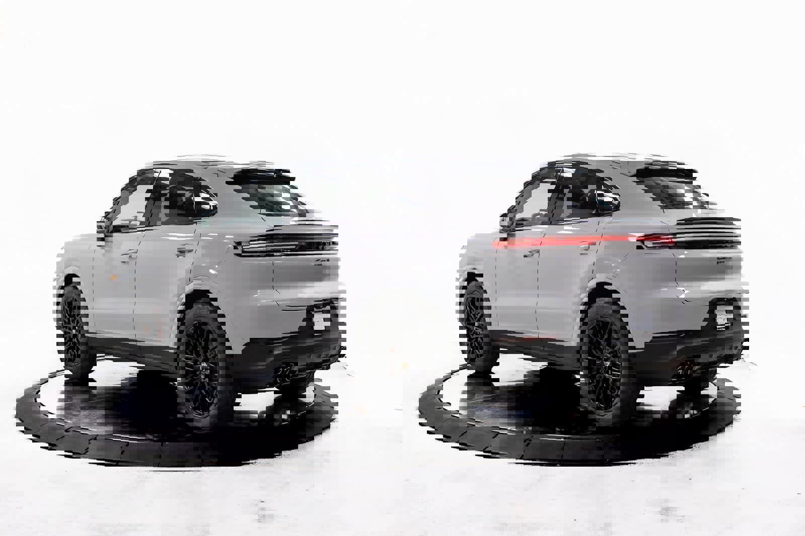 New 2026 Porsche Cayenne S image 3