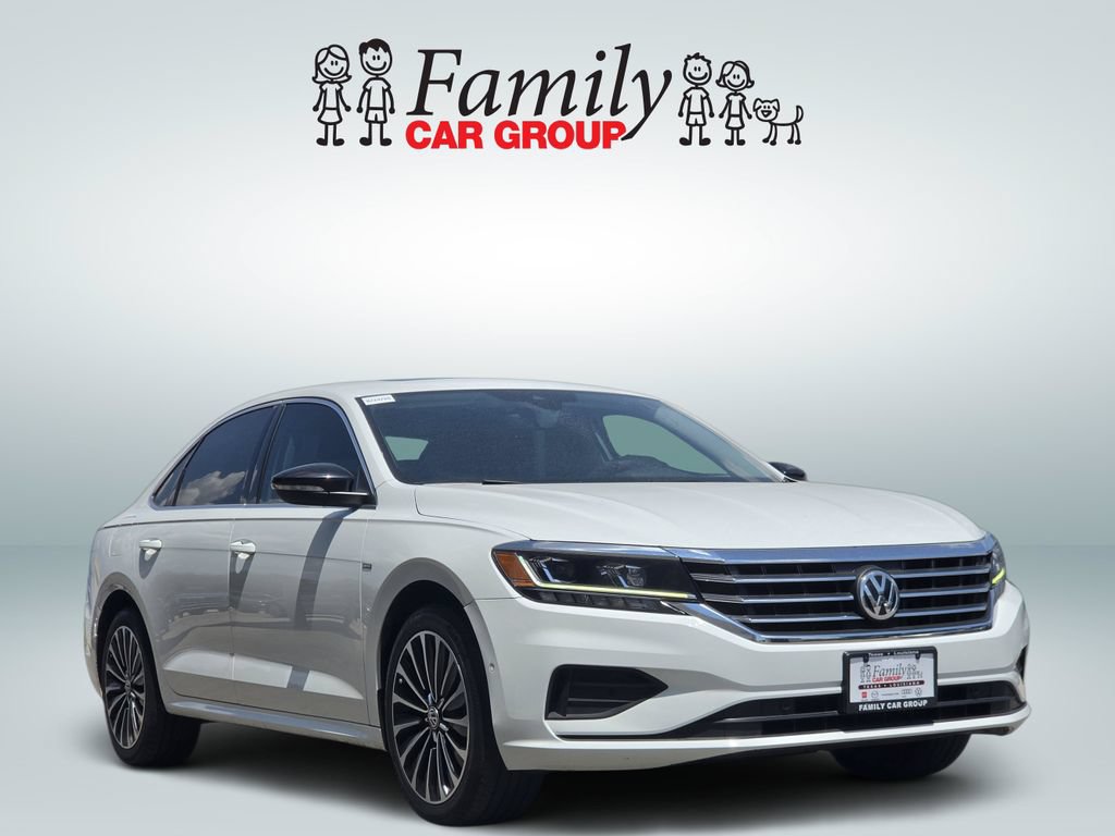Used 2022 Volkswagen Passat 2.0T FWD image 2