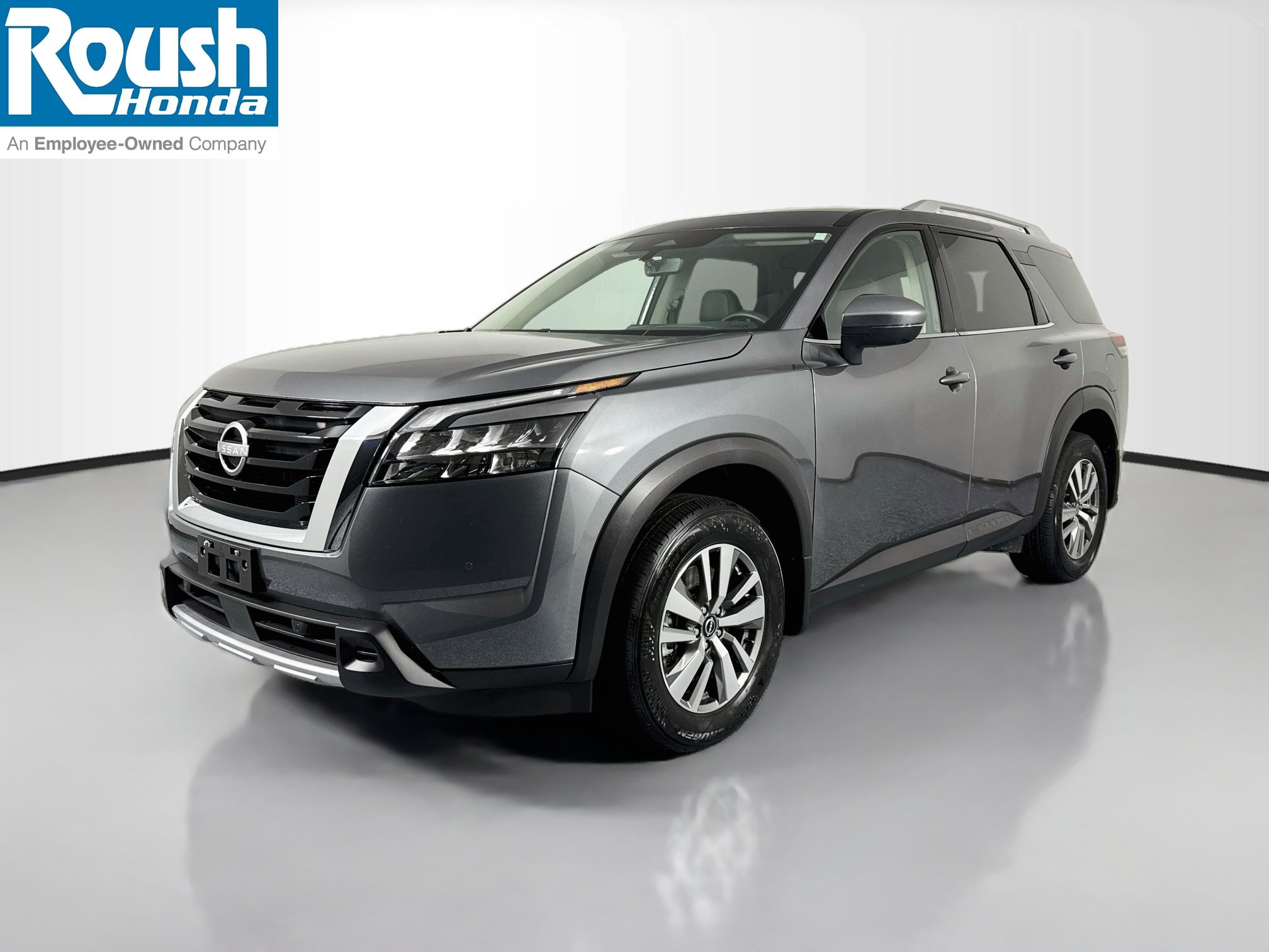 Used 2025 Nissan Pathfinder SL