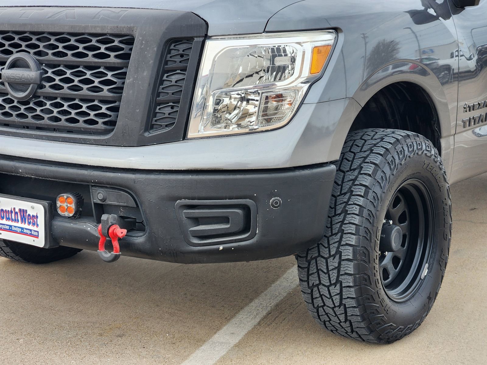 Used 2018 Nissan Titan SV w/ SV Convenience Package image 9