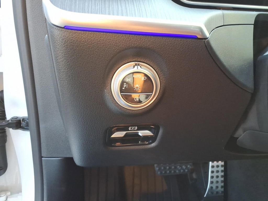 New 2026 Mercedes-Benz C 300 4MATIC Sedan image 17