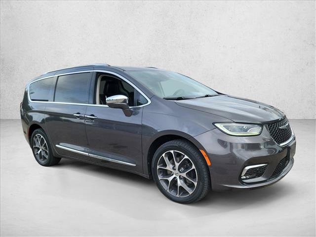 Used 2021 Chrysler Pacifica Limited w/ Uconnect Theater Family Group AWD/4WD image 3