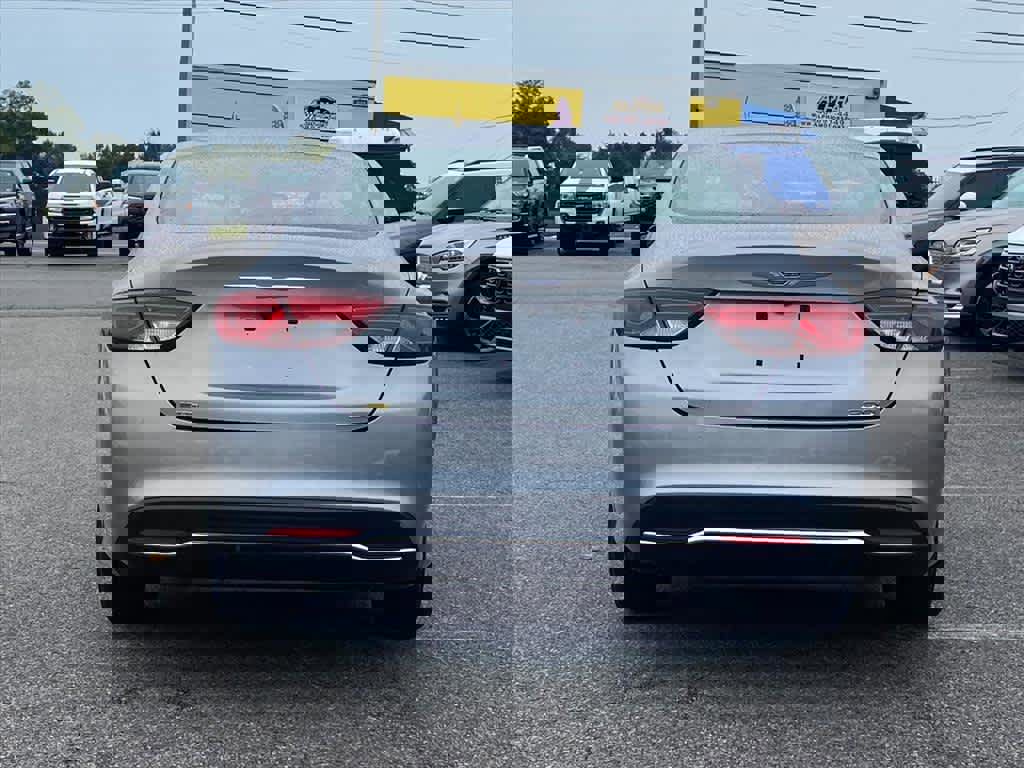 Used 2016 Chrysler 200 Limited image 4