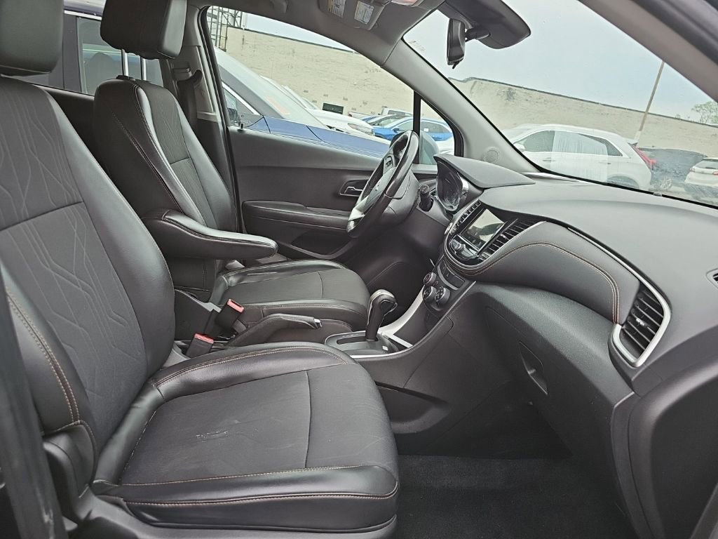 Used 2018 Chevrolet Trax LT w/ LT Convenience Package FWD image 6