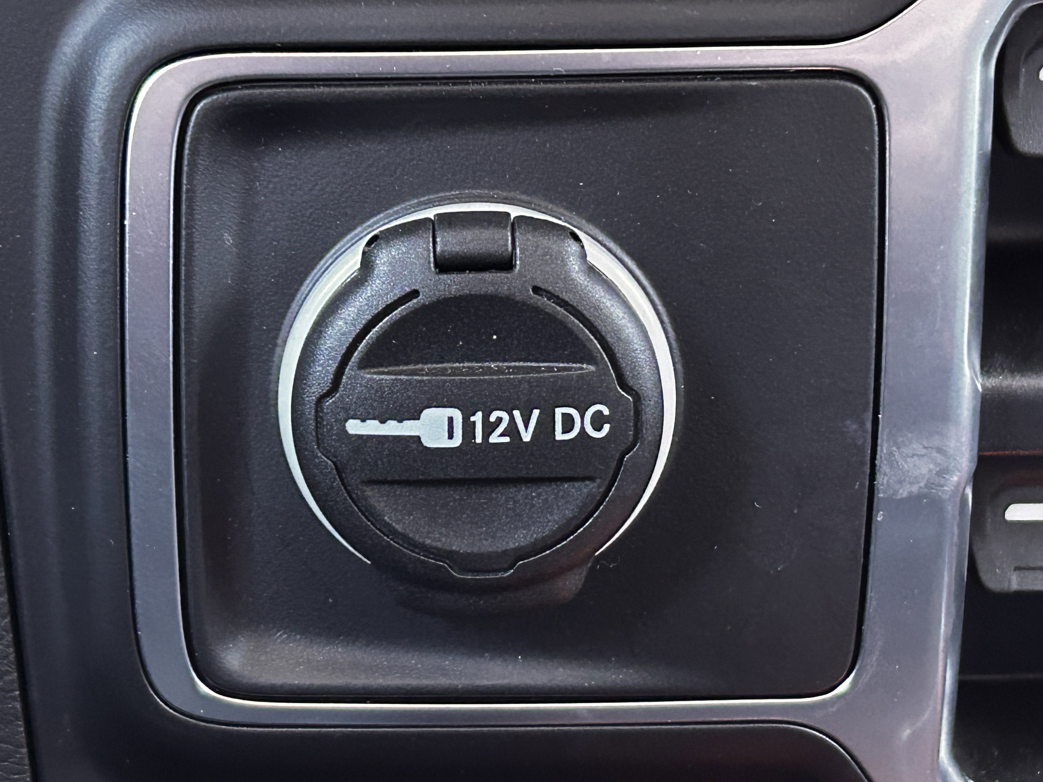 Certified 2023 Jeep Wrangler Sahara w/ Cold Weather Group AWD/4WD image 31