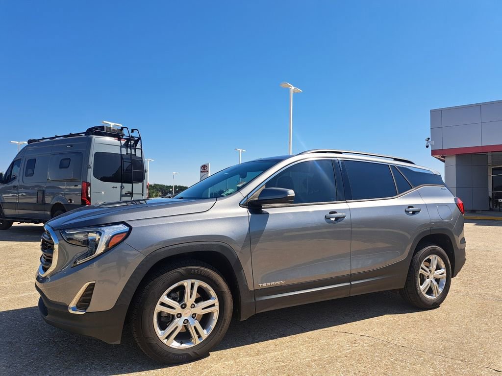 Used 2020 GMC Terrain SLE w/ Driver Convenience Package FWD image 9