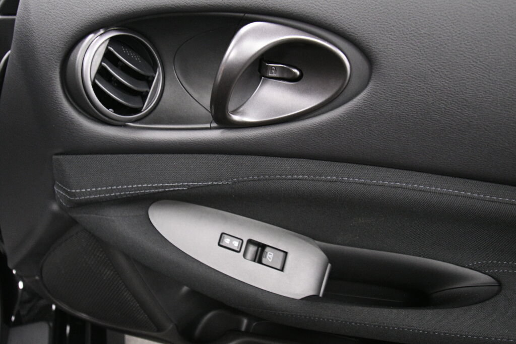 Used 2025 Nissan Z Sport w/ Floor Mat Package RWD image 23