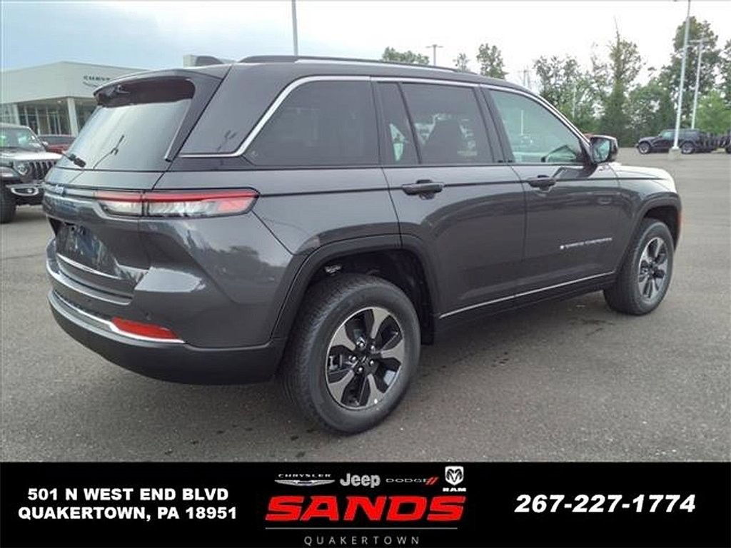 New 2023 Jeep Grand Cherokee 4WD 4xe w/ Luxury Tech Group II image 4