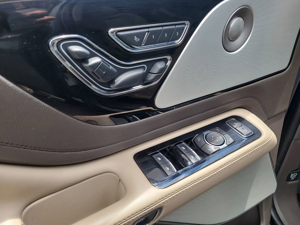 Certified 2022 Lincoln Aviator Reserve w/ Equipment Group 201A AWD/4WD image 17