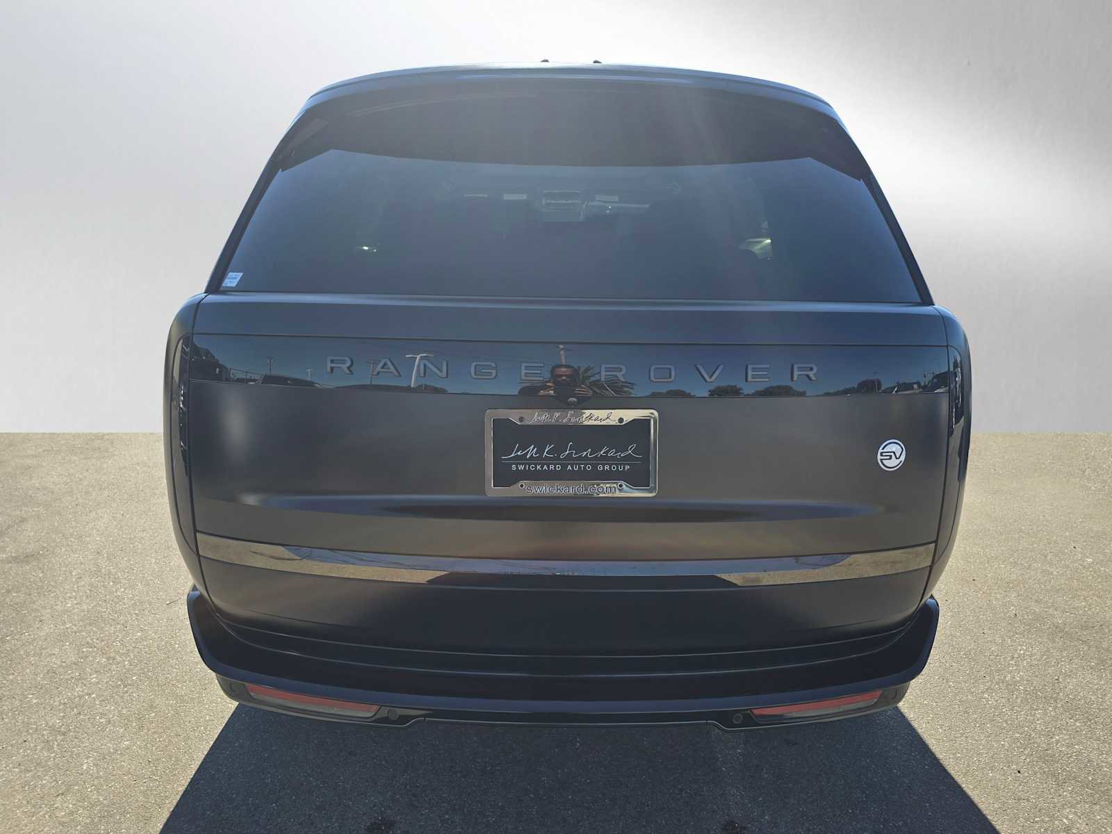 Used 2025 Land Rover Range Rover SV image 4