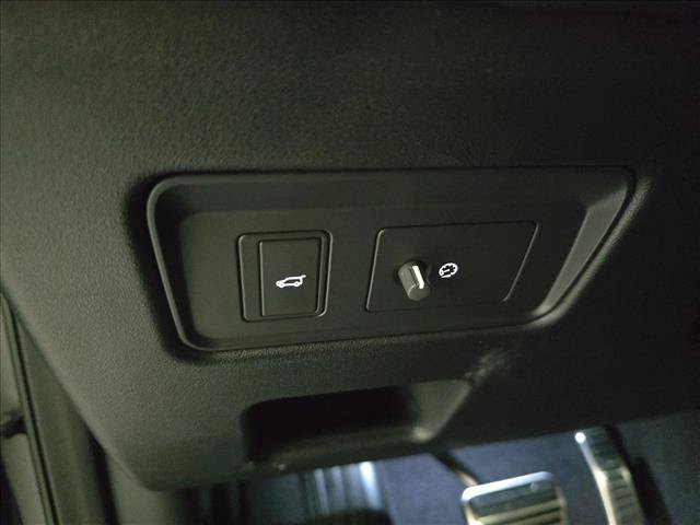 Used 2026 Land Rover Discovery Limited Edition AWD/4WD image 27