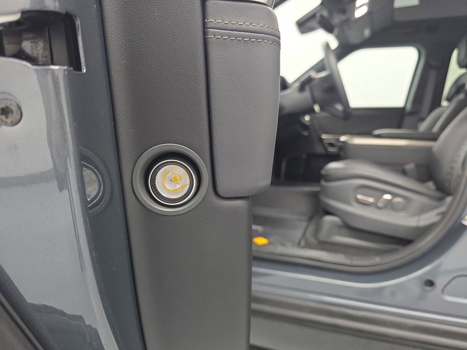 Used 2022 Rivian R1T Adventure image 30