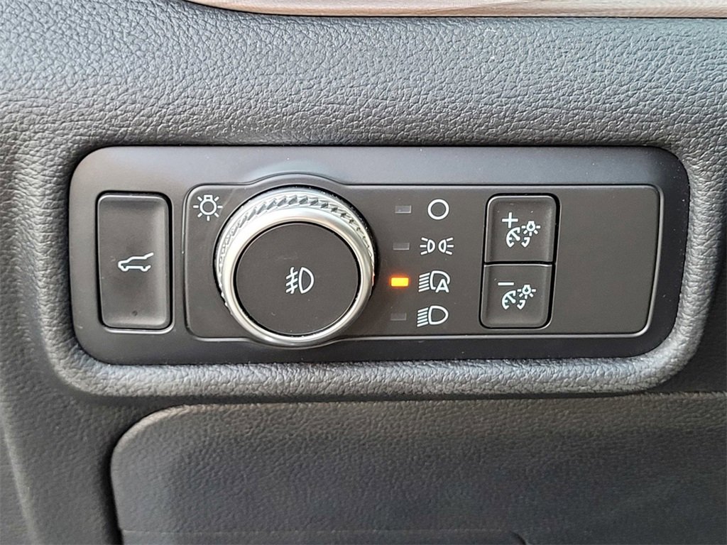 Used 2020 Ford Explorer Limited w/ Class III Trailer Tow Package image 11