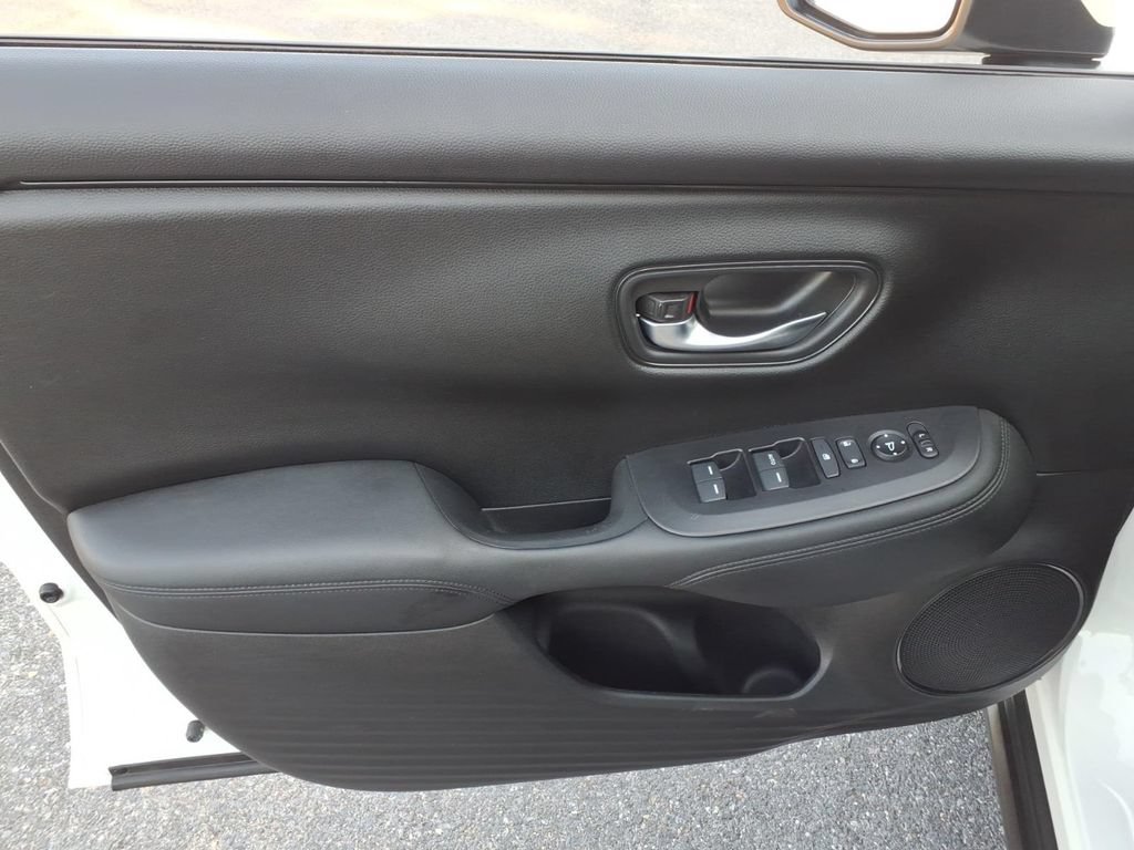Used 2023 Honda HR-V LX image 13