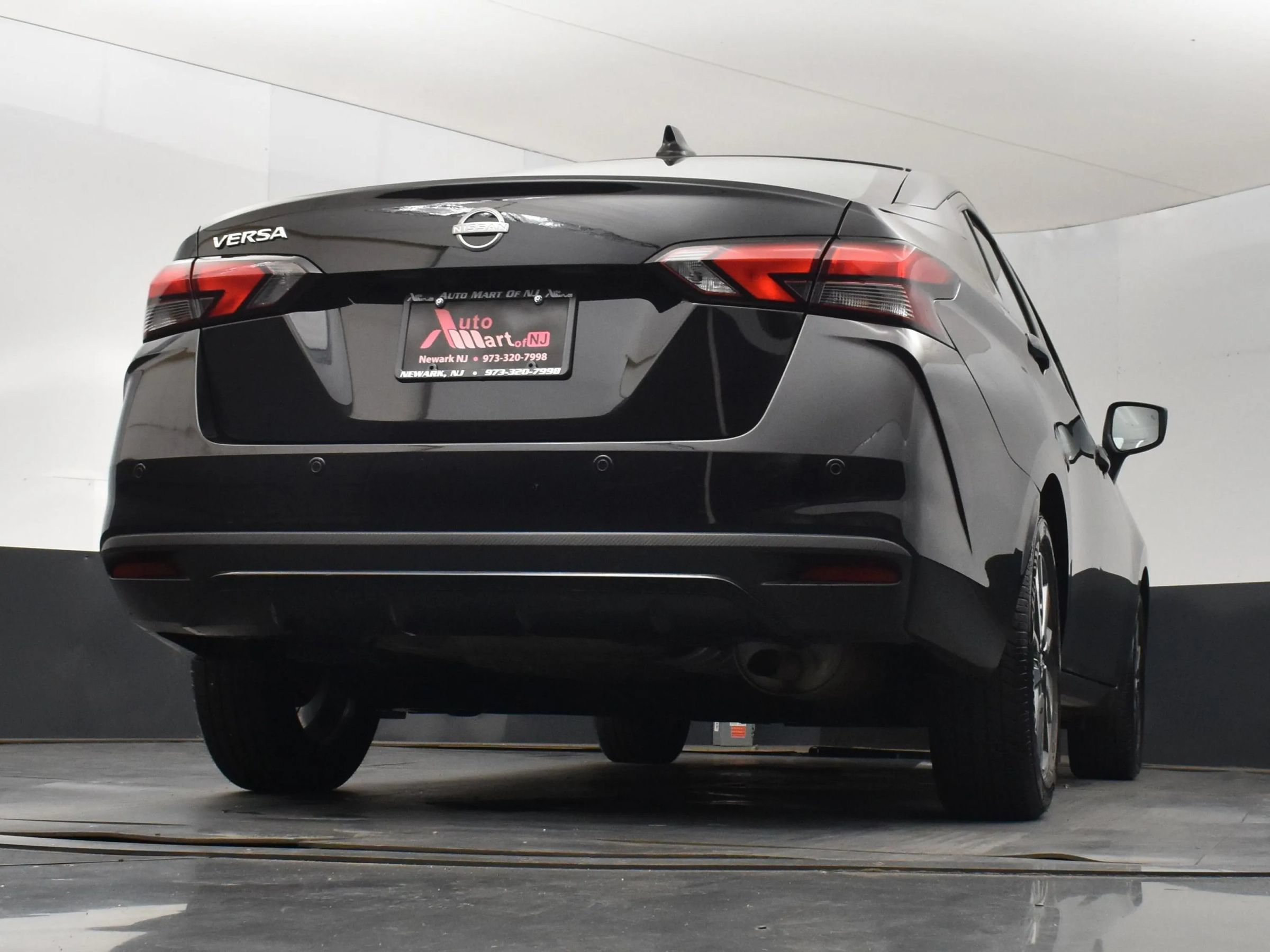 Used 2025 Nissan Versa SV FWD image 10