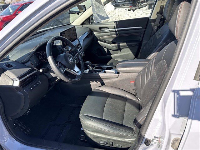 Used 2023 Nissan Altima 2.5 SR w/ SR Premium Package image 14