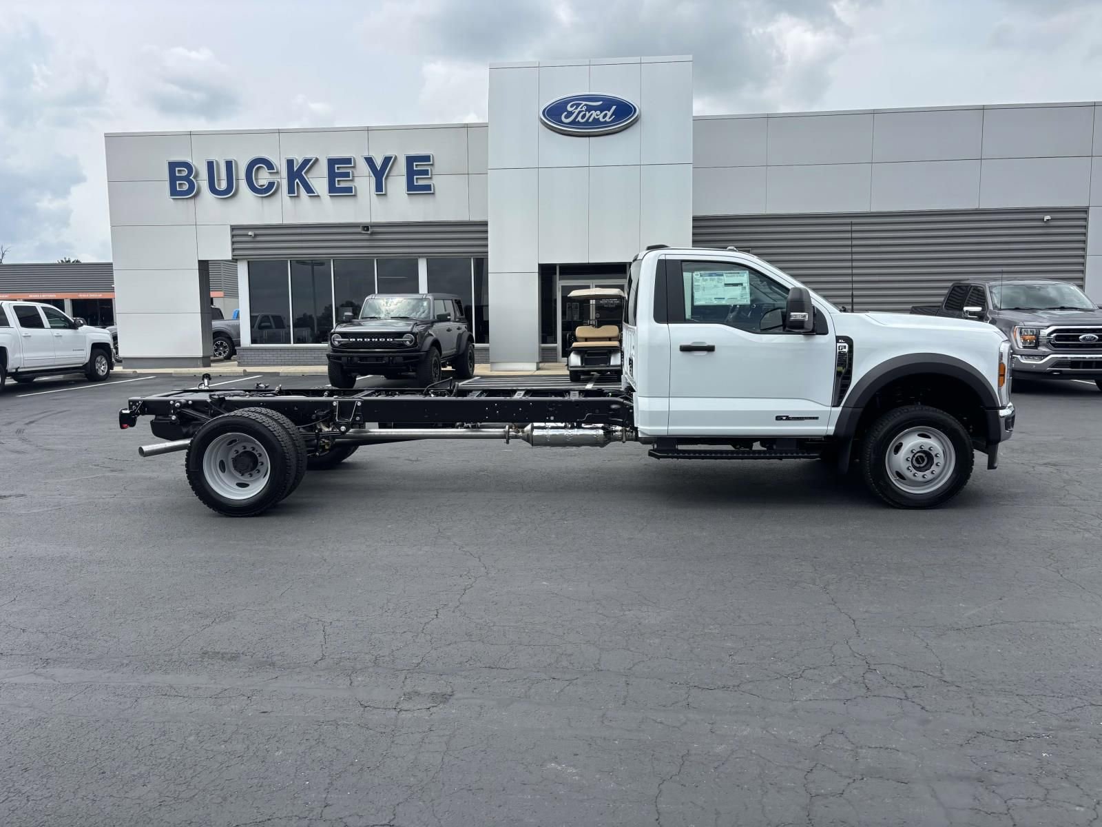 New 2025 Ford F550 4x4 Regular Cab Super Duty image 3