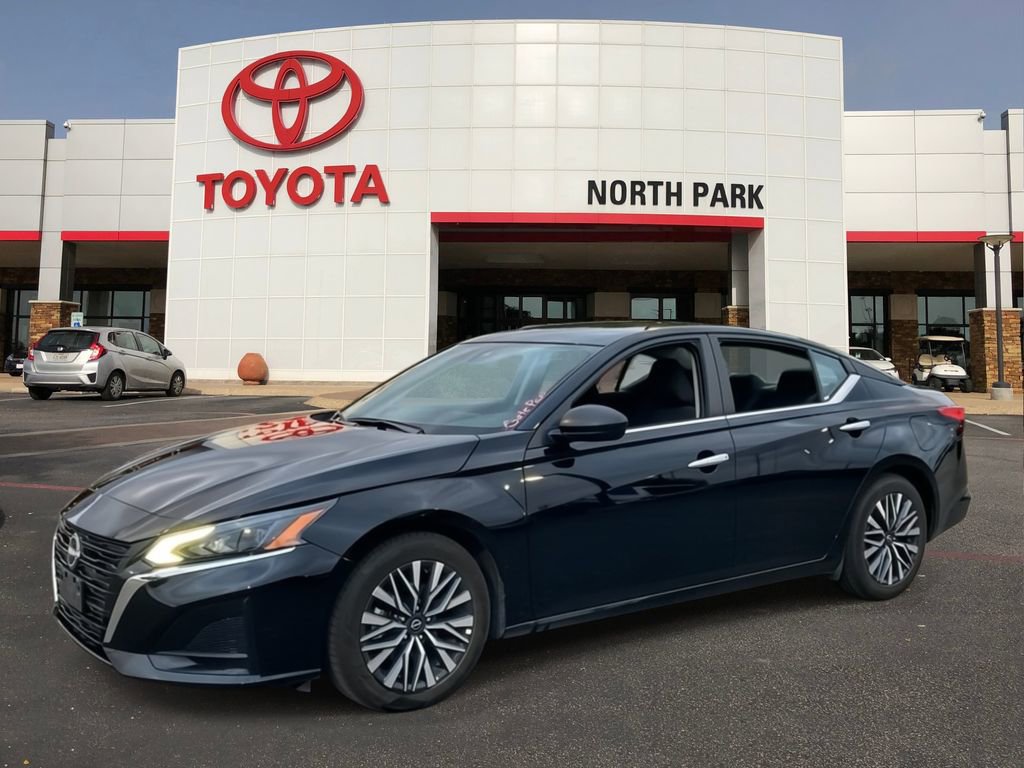 Used 2025 Nissan Altima 2.5 SV image 1