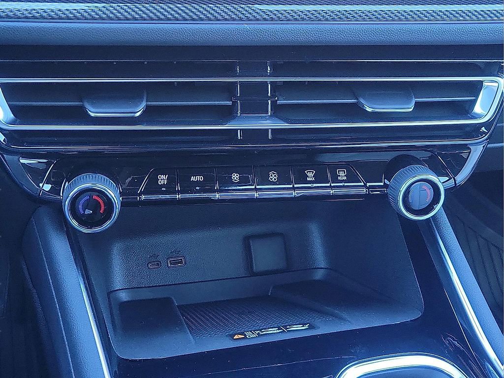 Used 2025 Chevrolet Traverse High Country w/ LPO, Floor Liner Package FWD image 17