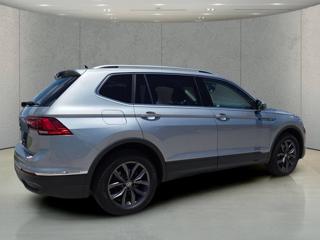 Used 2023 Volkswagen Tiguan SE FWD image 3
