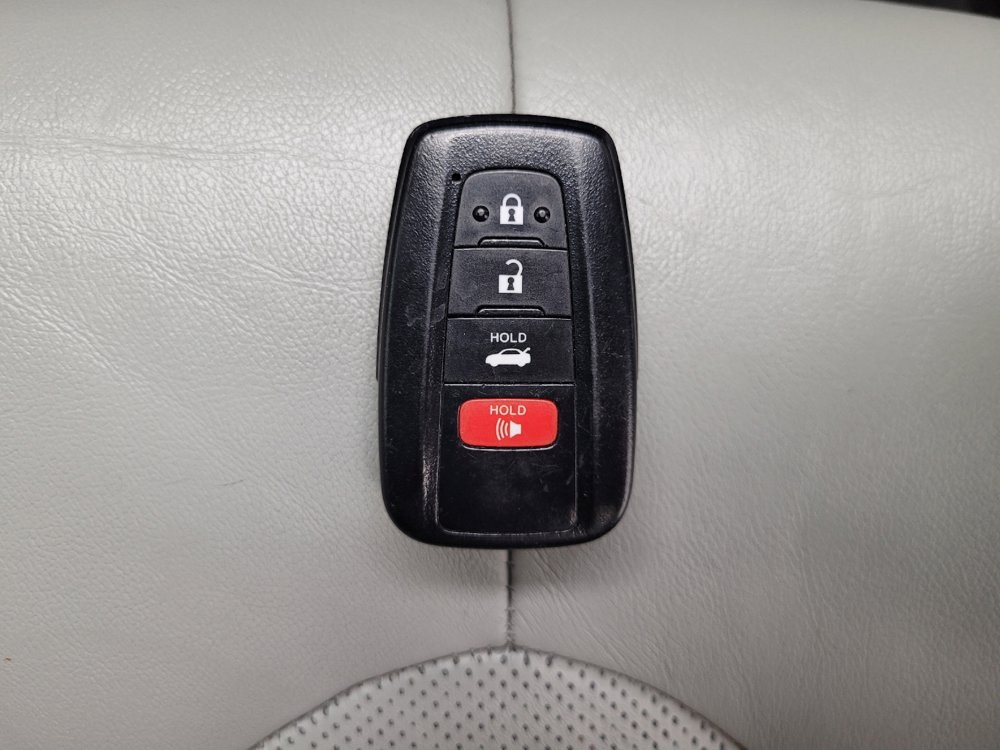 Used 2023 Toyota Camry XLE FWD image 32