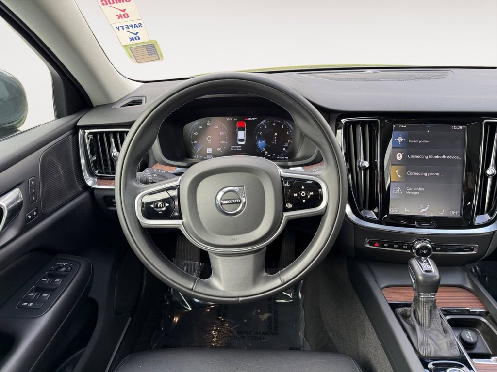 Used 2020 Volvo S60 T5 Momentum image 18